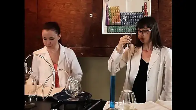 Lesbian Heat Escalates with Deep Cunnilingus Action