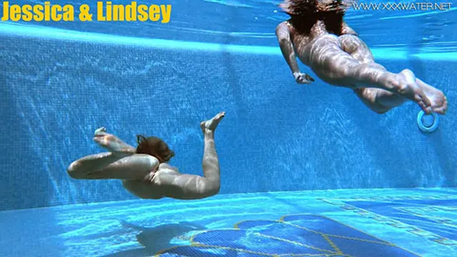 Lindsey Cruz and Jessica Lincoln explore each other′s desires