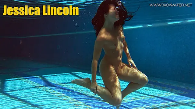 Babysitter Jessica gags on producer′s massive cock🌭