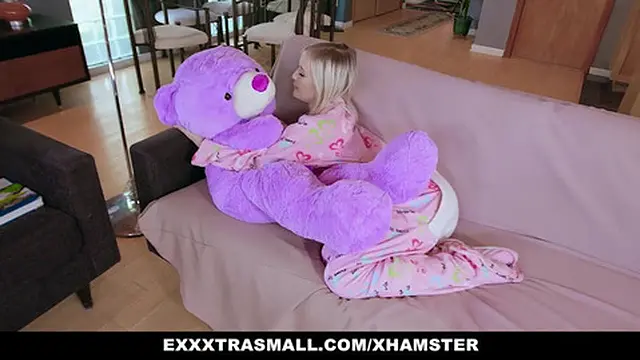 Blond Bombshell Gets Dicked Hard By Massive Rod