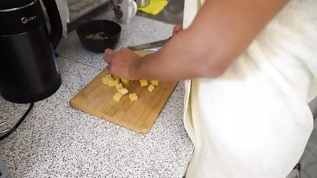 Hot MILF takes cock🌭 in living room