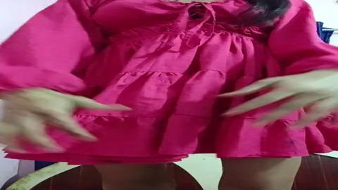 Stunning babe gives sloppy topless suck😜 and gets her tight slit ravaged by a thick cock🍆