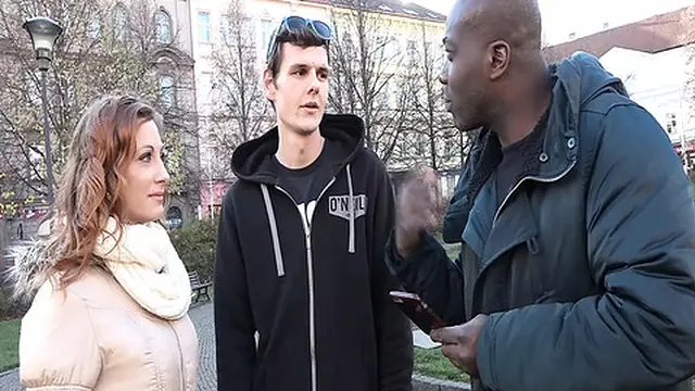 Schwarzer Mann fickt meine Freundin &mdash;  ich darf nur etwas helfen