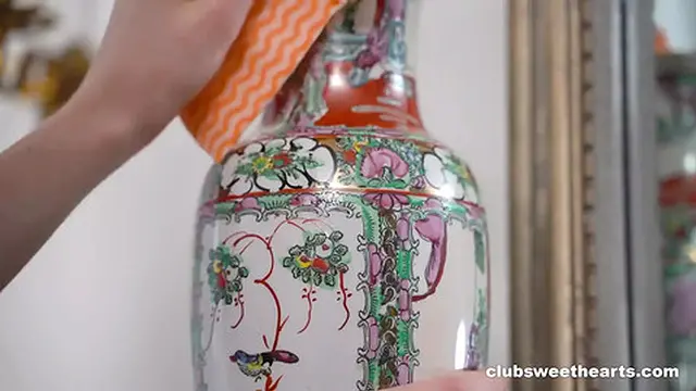 Kate Goes From Dusting to Masturbating by Clubsweethearts