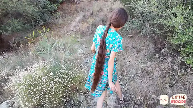 girlfriend Sucks Dick🍆 in Public - POV Blowjob >′